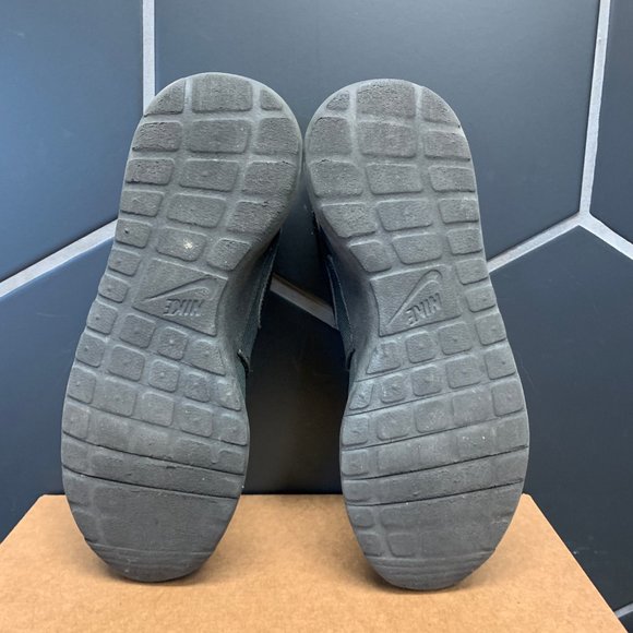 ~Used W/O Box! Youth Nike Roshe One Triple Black Sneakers Size 7Y - Picture 5 of 6